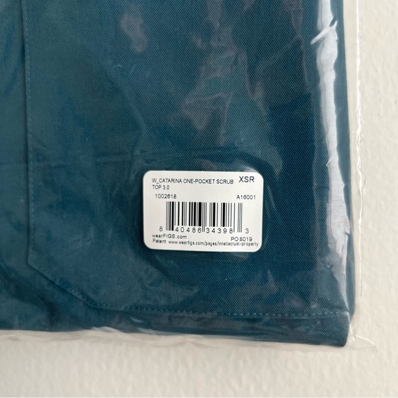 Caribbean blue Figs Catarina scrub top - Picture 3 of 3